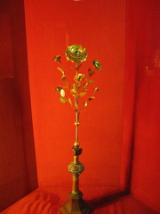 Somehow it reminds Sara of the gold rose I gave her.