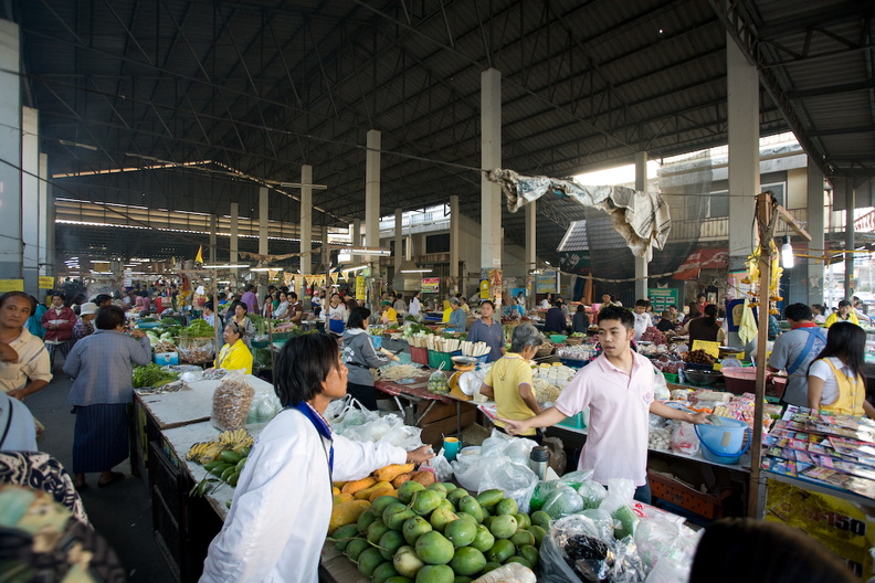 Market in Mauk Lek